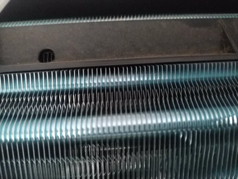 Trabajo de limpieza y mantención de aire acondicionado.