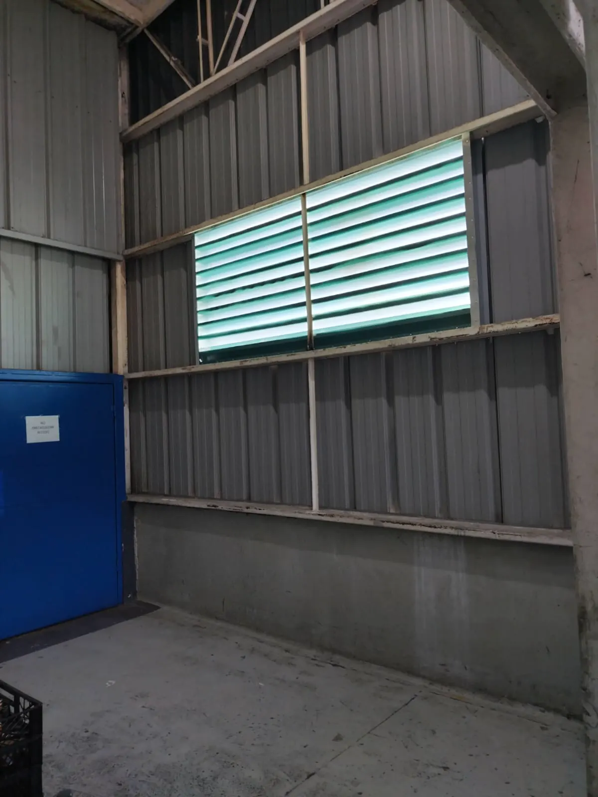 Fabricación e instalación de una celosía.