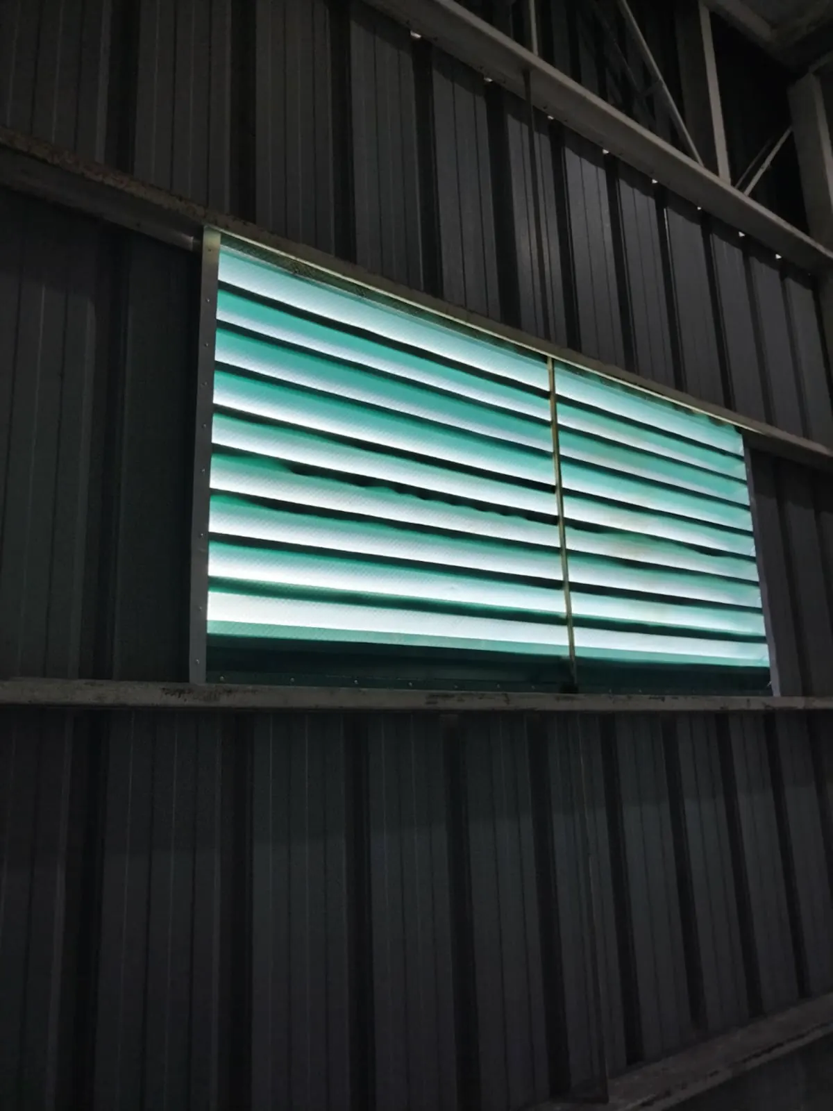 Fabricación e instalación de una celosía.