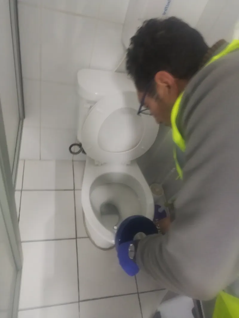 Trabajo de destape de cañerías.