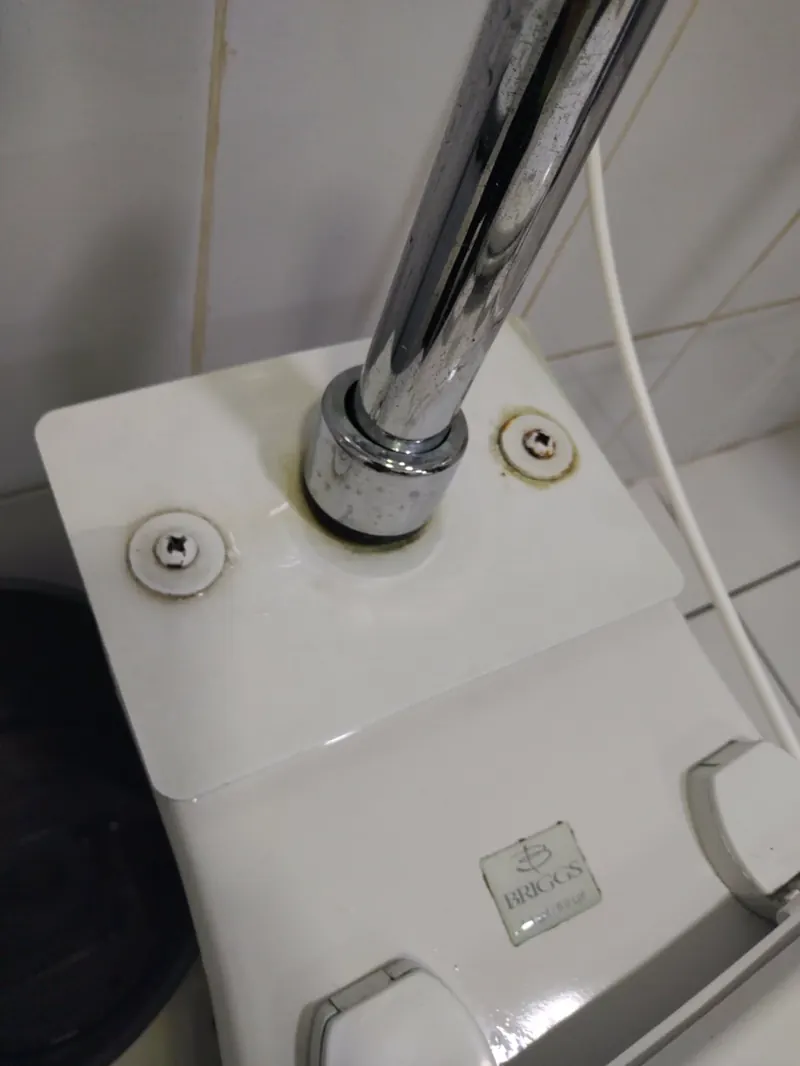 Cambio y mantenimiento de un fluxómetro.