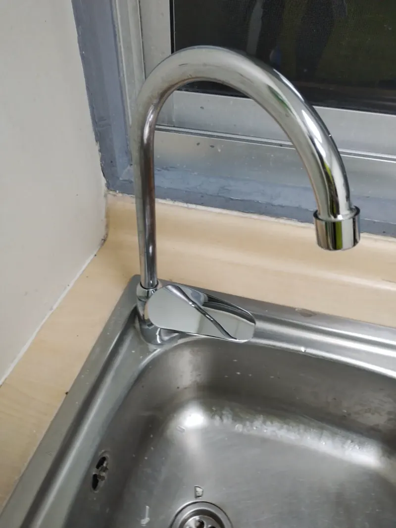 Cambio y mantenimiento de una grifería de cocina.